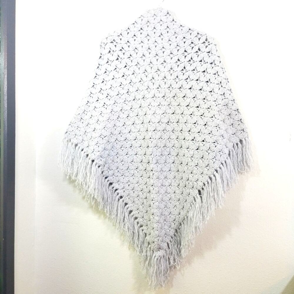 NWOT gray metallic silver thread large fringed knit shawl - Picture 6 of 9